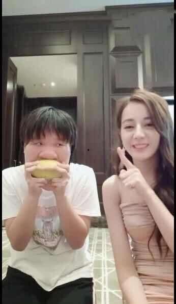 最近吃瓜视频女生,揭秘网络红人的崛起之路