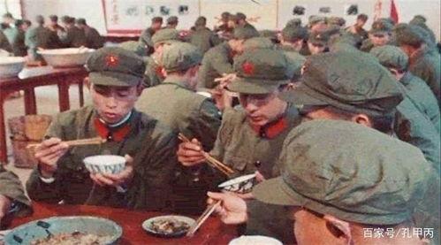 军人在部队吃瓜视频播放,军人吃瓜视频展现部队趣味时光